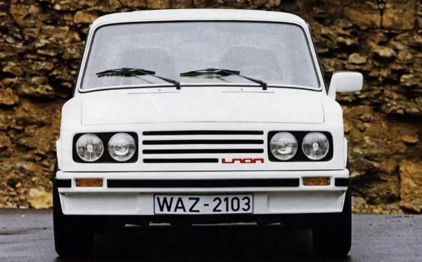 "Москвич" обаче не е единствената съветска марка, която работи с Porsche. В средата на 70-те обединението "Внештехника" се обръща към германците с молба да "поизлъскат" ВАЗ-2103, така че моделът да е годен за износ и на Запад. 
